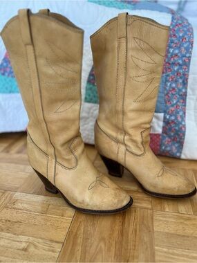 Vintage Banana Yellow Tan Leather 70s Amigo Western Boots Women's Distressed 7.5